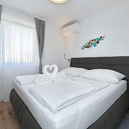 Tin מלון 4*